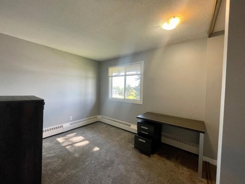 306B-5611 9 Avenue, Edson, AB - Indoor Photo Showing Other Room