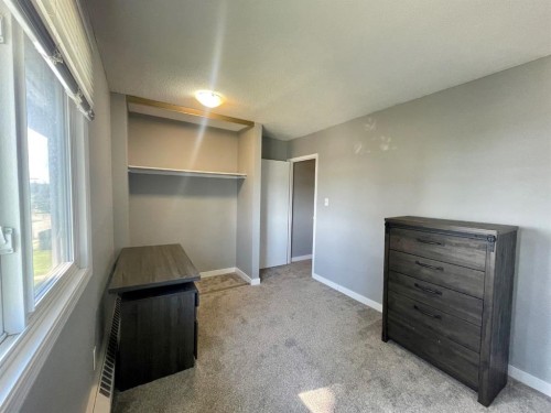 306B-5611 9 Avenue, Edson, AB - Indoor Photo Showing Other Room