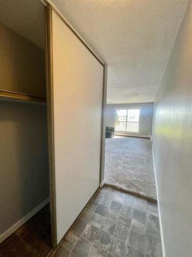 306B-5611 9 Avenue, Edson, AB - Indoor Photo Showing Other Room