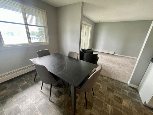 306B-5611 9 Avenue, Edson, AB - Indoor Photo Showing Dining Room