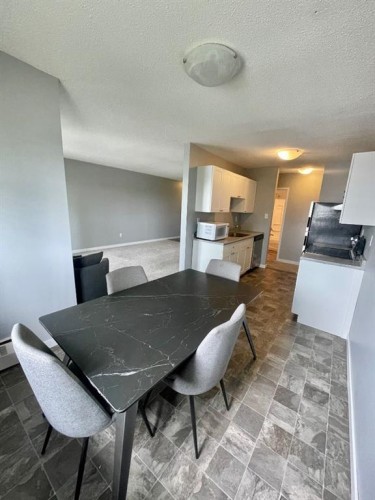 306B-5611 9 Avenue, Edson, AB - Indoor Photo Showing Dining Room