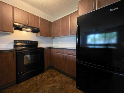 102-709 6 Ave Se, Slave Lake, AB 