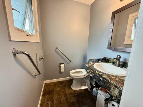 178 Hansen Drive, Hinton, AB - Indoor Photo Showing Bathroom