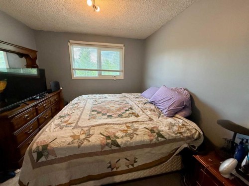 178 Hansen Drive, Hinton, AB - Indoor Photo Showing Bedroom