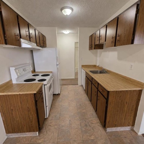 316A-5611 10 Avenue, Edson, AB 