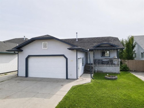 64 Park Circle  Whitecourt, AB T7S 1S7