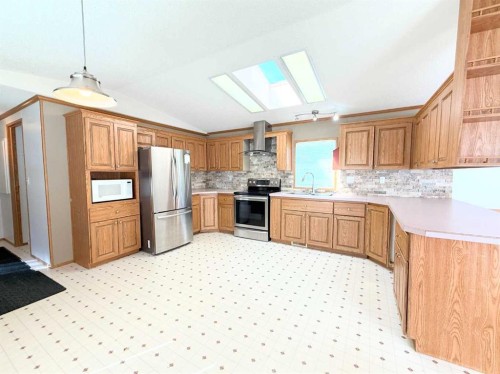 645045 Range Road 211, Rural Athabasca County, AB - Indoor Photo Showing Kitchen