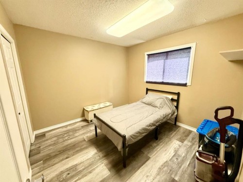 132 Sunwapta Drive, Hinton, AB - Indoor Photo Showing Bedroom