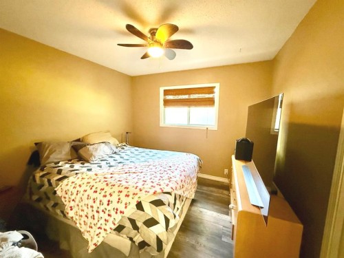 132 Sunwapta Drive, Hinton, AB - Indoor Photo Showing Bedroom