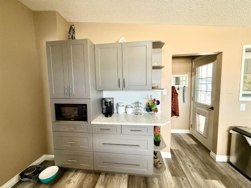 132 Sunwapta Drive, Hinton, AB - Indoor Photo Showing Kitchen