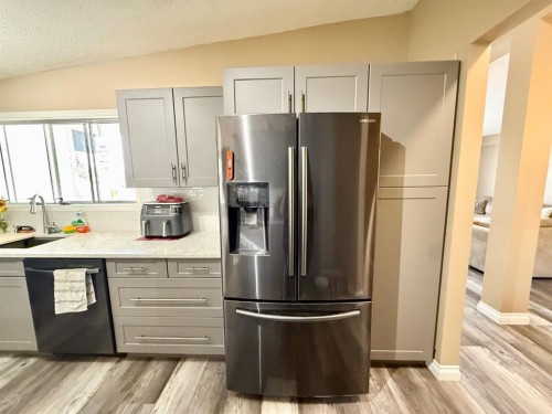 132 Sunwapta Drive, Hinton, AB - Indoor Photo Showing Kitchen With Stainless Steel Kitchen