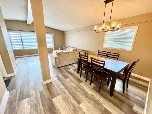 132 Sunwapta Drive, Hinton, AB - Indoor Photo Showing Dining Room