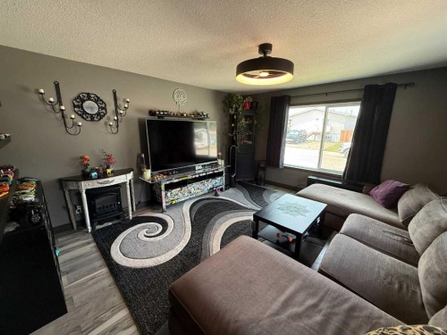 101 Litke Cove, Hinton, AB - Indoor Photo Showing Living Room