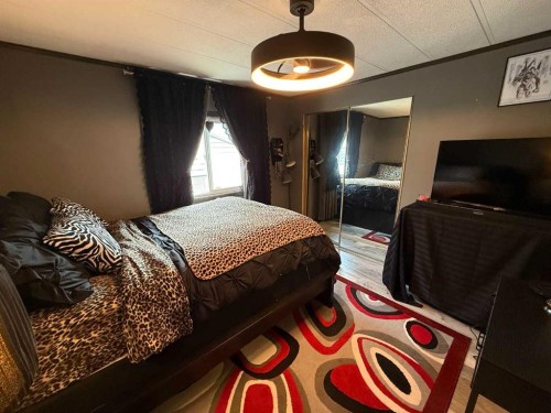 101 Litke Cove, Hinton, AB - Indoor Photo Showing Bedroom