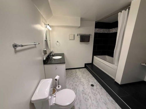 429 Collinge Road, Hinton, AB - Indoor Photo Showing Bathroom
