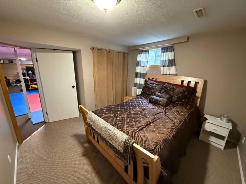 429 Collinge Road, Hinton, AB - Indoor Photo Showing Bedroom