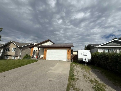 429 Collinge Road, Hinton, AB - Outdoor With Facade