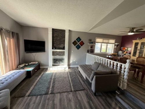 429 Collinge Road, Hinton, AB - Indoor Photo Showing Living Room