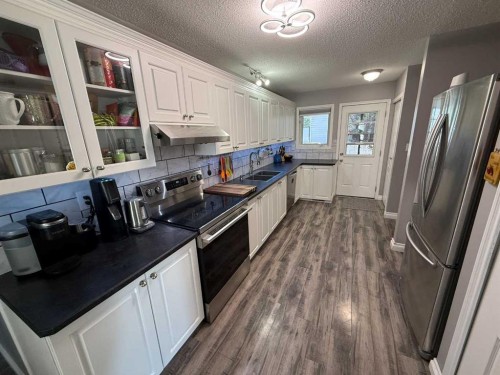 429 Collinge Road, Hinton, AB - Indoor Photo Showing Kitchen With Double Sink