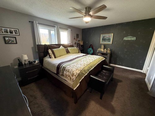 429 Collinge Road, Hinton, AB - Indoor Photo Showing Bedroom