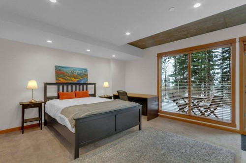 5102-101E Stewart Creek Landing, Canmore, AB - Indoor Photo Showing Bedroom