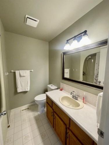 5301 15 Ave, Edson, AB - Indoor Photo Showing Bathroom