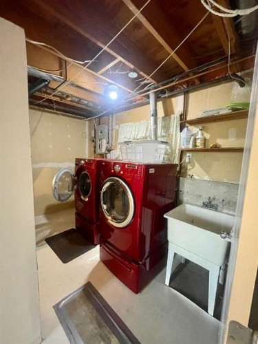 5301 15 Ave, Edson, AB - Indoor Photo Showing Laundry Room