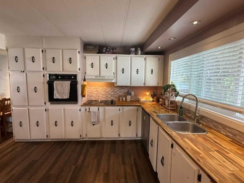 107-810 56, Edson, AB 