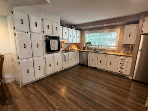 107-810 56, Edson, AB 
