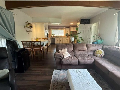 107-810 56, Edson, AB 