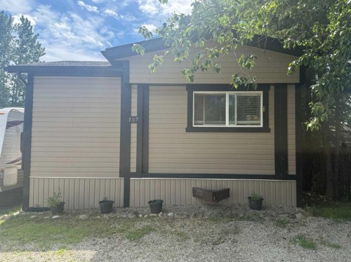 107-810 56, Edson, AB 