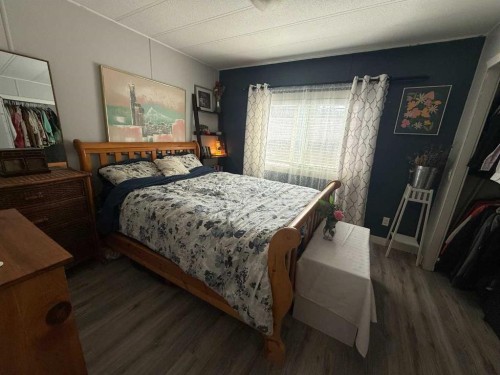 107-810 56, Edson, AB 