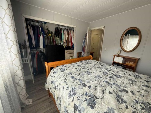 107-810 56, Edson, AB 
