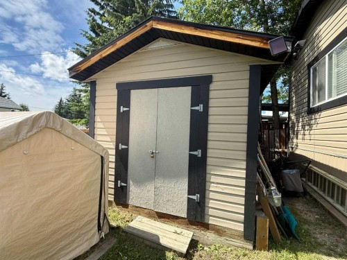 107-810 56, Edson, AB 