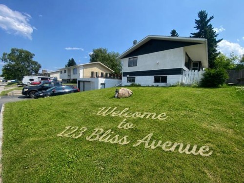 123 BLISS Avenue  Hinton, AB T7V 1C2