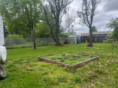 806 7 A Street, Fox Creek, AB 