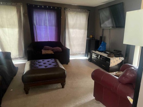 806 7 A Street, Fox Creek, AB 