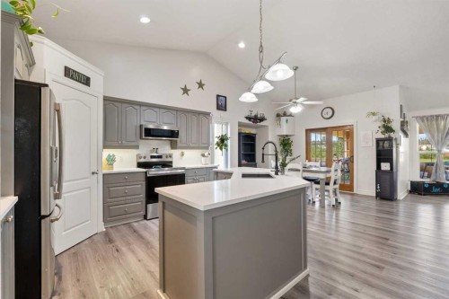6 Park Circle, Whitecourt, AB - Indoor Photo Showing Kitchen With Upgraded Kitchen