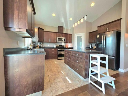 409 13 Street Se, Slave Lake, AB - Indoor Photo Showing Kitchen