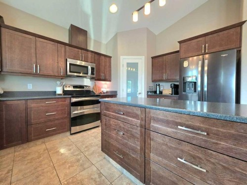 409 13 Street Se, Slave Lake, AB - Indoor Photo Showing Kitchen