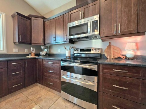 409 13 Street Se, Slave Lake, AB - Indoor Photo Showing Kitchen
