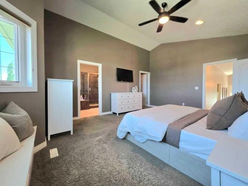 409 13 Street Se, Slave Lake, AB - Indoor Photo Showing Bedroom