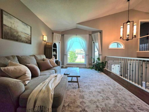 409 13 Street Se, Slave Lake, AB - Indoor Photo Showing Living Room