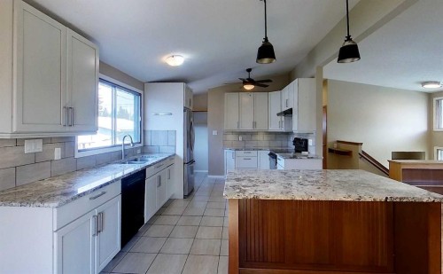 4346 9Th Avenue, Edson, AB - Indoor Photo Showing Kitchen With Double Sink