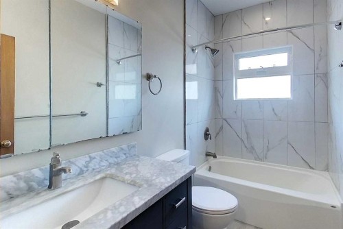4346 9Th Avenue, Edson, AB - Indoor Photo Showing Bathroom
