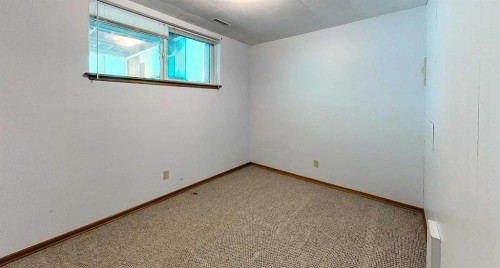 4346 9Th Avenue, Edson, AB - Indoor Photo Showing Other Room
