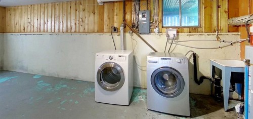 4346 9Th Avenue, Edson, AB - Indoor Photo Showing Laundry Room