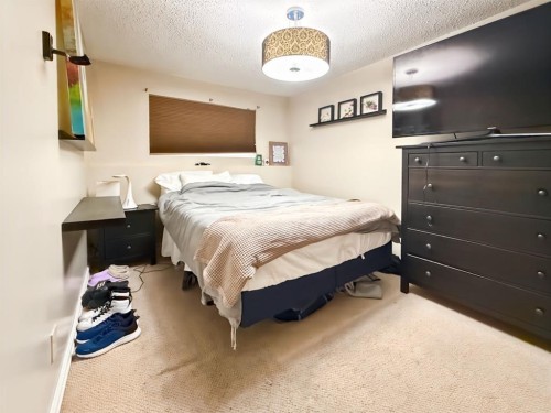 25 Wedow Drive, Whitecourt, AB - Indoor Photo Showing Bedroom