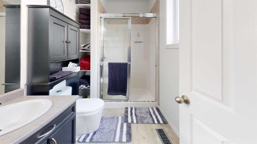 27 Patterson Place, Whitecourt, AB - Indoor Photo Showing Bathroom