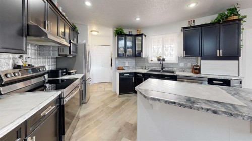 27 Patterson Place, Whitecourt, AB - Indoor Photo Showing Kitchen With Upgraded Kitchen